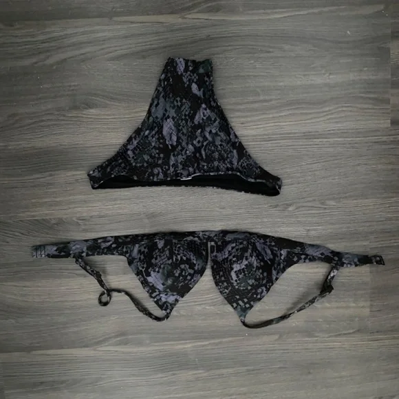 Bikini - Picture 2 of 2